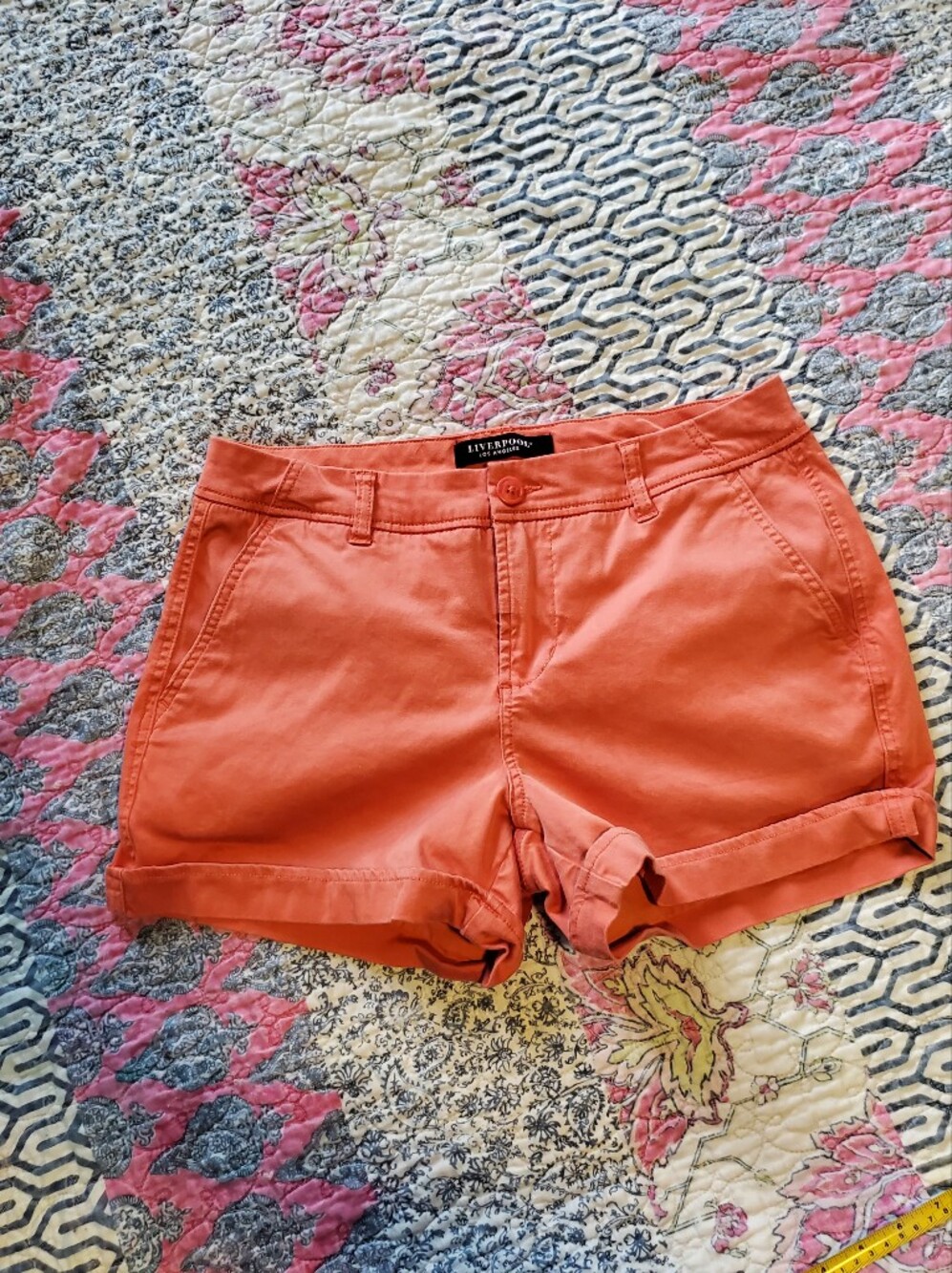 Liverpool Los Angeles Shorts, Size 8